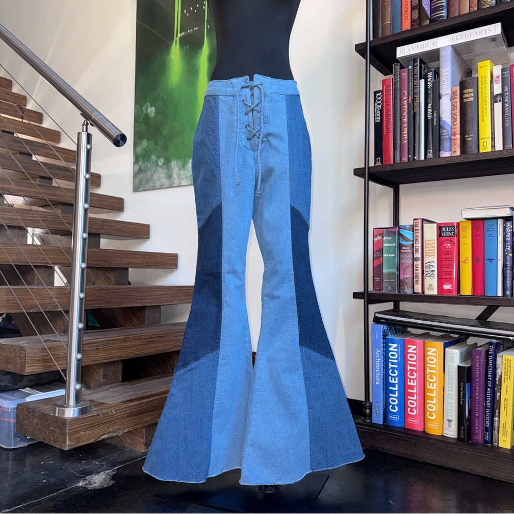 VENUS Three-Tone Flare Jeans Size 14